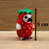 Pies w kostiumie truskawki – figurka 3D, ozdoba biurka, prezent
